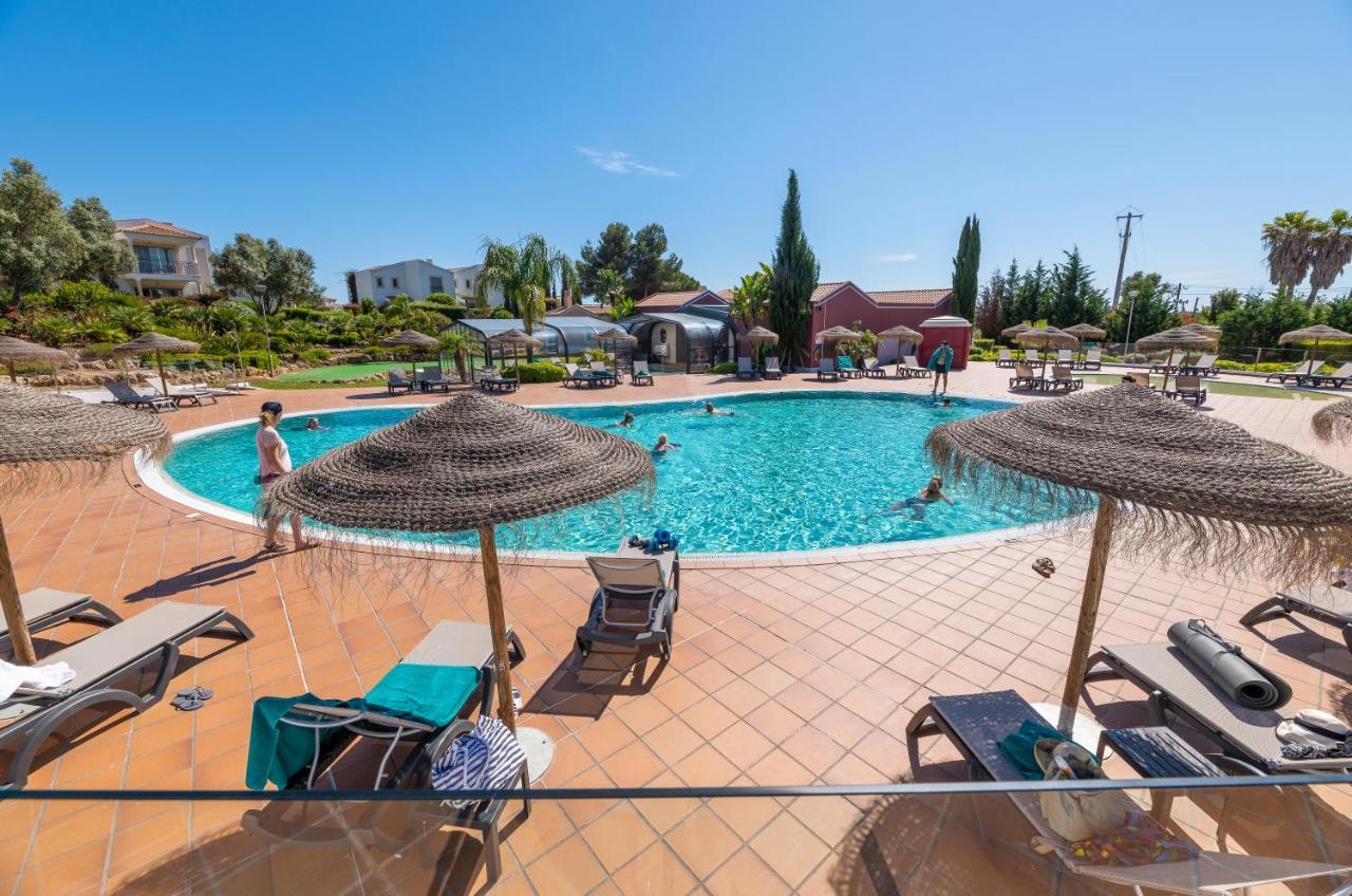 Vale Da Lapa Village Resort Carvoeiro  Eksteriør bilde A swimming pool at a hotel in Spain