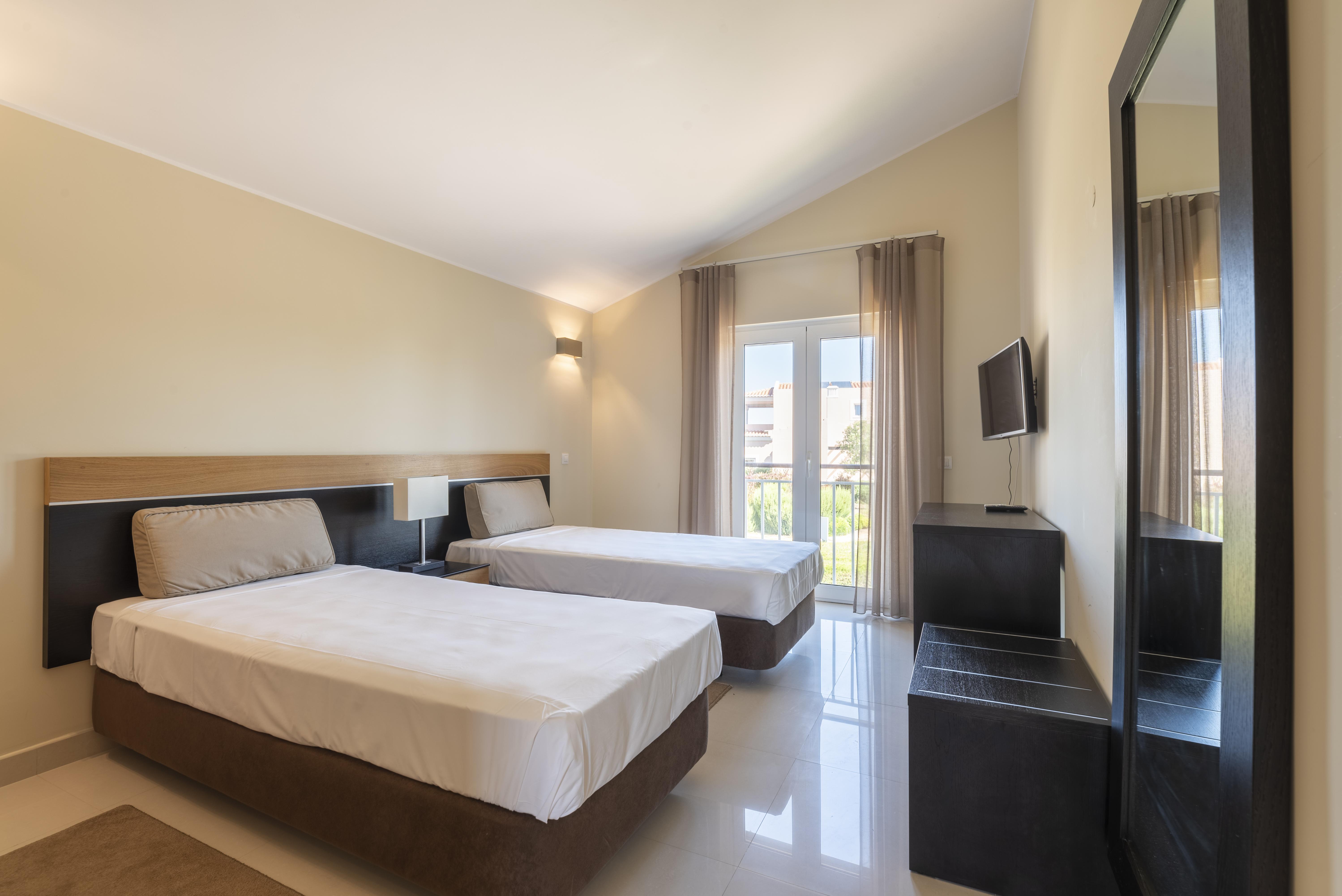 Vale Da Lapa Village Resort Carvoeiro  Eksteriør bilde A typical bedroom at the hotel
